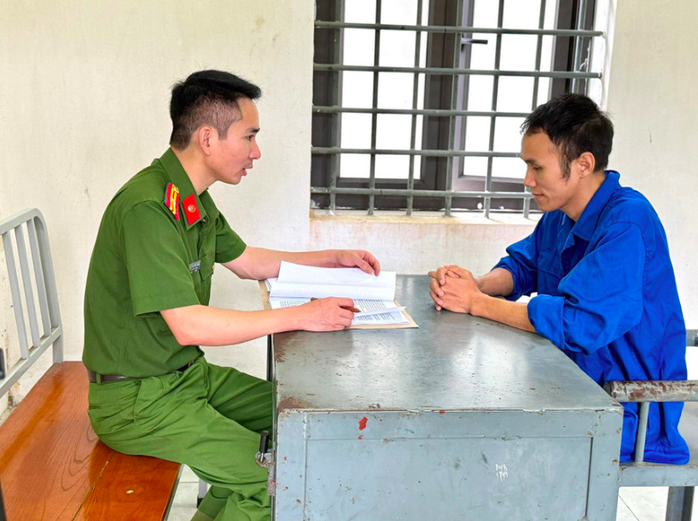 "Bao luật" xe tải vi phạm, quản trị viên trang mạng "Luật giao thông và An toàn giao thông" bị bắt- Ảnh 1. "Bao luật" xe tải vi phạm, quản trị viên trang mạng "Luật giao thông và An toàn giao thông" bị bắt- Ảnh 1.