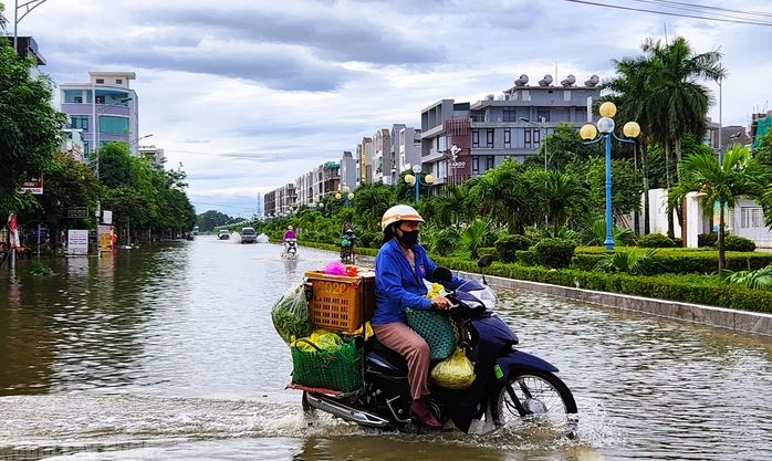 Bão số 3 Wipha đã tan, khu dân cư "VIP" ở Thanh Hóa đường vẫn thành sông - Ảnh 6.