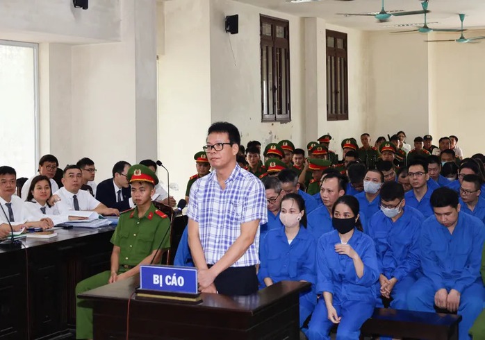Tổng biên tập tạp chí Môi trường và Đô thị Đồng Xuân Thụ và 43 thuộc cấp hầu toà- Ảnh 1. Tổng biên tập tạp chí Môi trường và Đô thị Đồng Xuân Thụ và 43 thuộc cấp hầu toà- Ảnh 1.