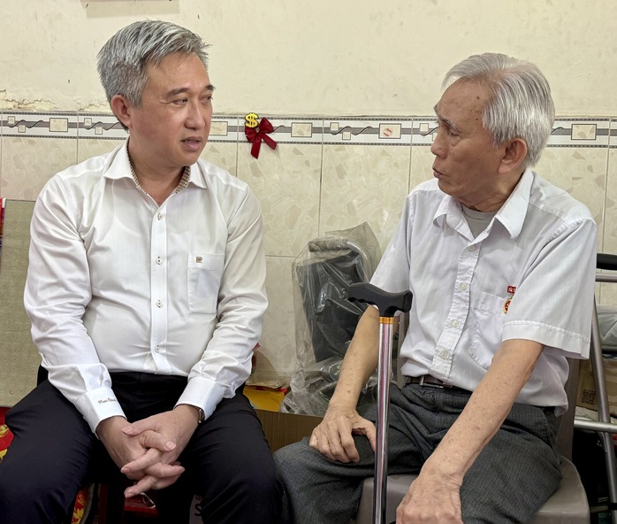 Phó Bí thư Thành ủy TP HCM Đặng Minh Thông thăm các gia đình chính sách tiêu biểu - Ảnh 5. Phó Bí thư Thành ủy TP HCM Đặng Minh Thông thăm các gia đình chính sách tiêu biểu - Ảnh 5.