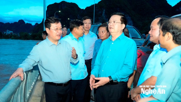 Phó Thủ tướng kiểm tra, chỉ đạo công tác ứng phó, khắc phục lũ lụt tại Nghệ An- Ảnh 1.
