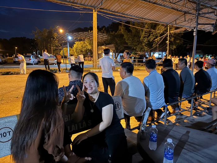 Hình ảnh xuyên đêm hỗ trợ học viên tập luyện thi lái xe- Ảnh 1. Hình ảnh xuyên đêm hỗ trợ học viên tập luyện thi lái xe- Ảnh 1.