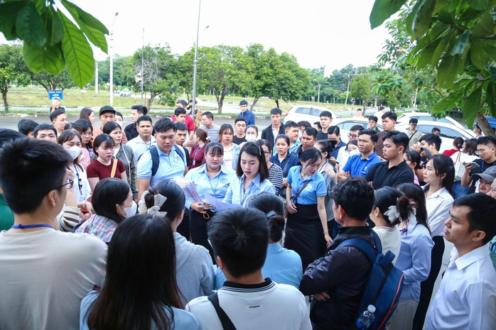 Hình ảnh xuyên đêm hỗ trợ học viên tập luyện thi lái xe- Ảnh 7. Hình ảnh xuyên đêm hỗ trợ học viên tập luyện thi lái xe- Ảnh 7.
