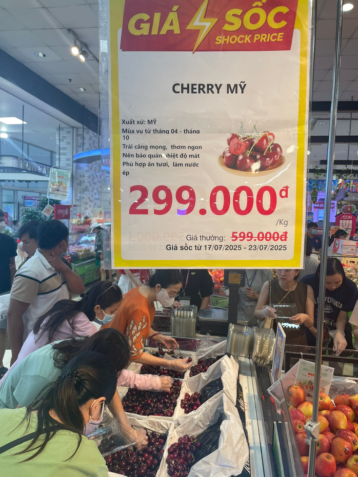 Giá cherry Mỹ giảm mạnh chưa từng có tại TP HCM trong năm 2023 - Ảnh 3. Giá cherry Mỹ giảm mạnh chưa từng có tại TP HCM trong năm 2023 - Ảnh 3.