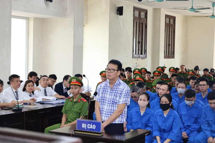 Bị cáo Đồng Xuân Thụ phủ nhận chỉ đạo phóng viên đi ép buộc doanh nghiệp- Ảnh 2. Bị cáo Đồng Xuân Thụ phủ nhận chỉ đạo phóng viên đi ép buộc doanh nghiệp- Ảnh 2.