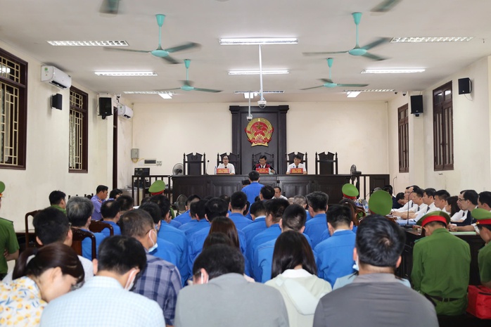 Bị cáo Đồng Xuân Thụ phủ nhận chỉ đạo phóng viên đi ép buộc doanh nghiệp- Ảnh 1. Bị cáo Đồng Xuân Thụ phủ nhận chỉ đạo phóng viên đi ép buộc doanh nghiệp- Ảnh 1.