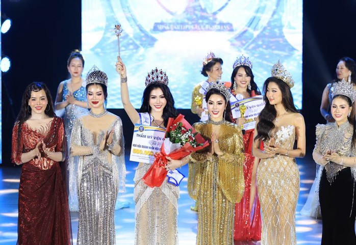 Hồ Thanh Tuyền đăng quang Hoa hậu Doanh nhân Hòa bình Trái đất 2025- Ảnh 4. Hồ Thanh Tuyền đăng quang Hoa hậu Doanh nhân Hòa bình Trái đất 2025- Ảnh 4.