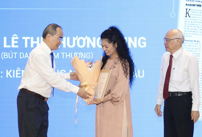 Ngòi bút chạm đến trái tim người lính- Ảnh 2.