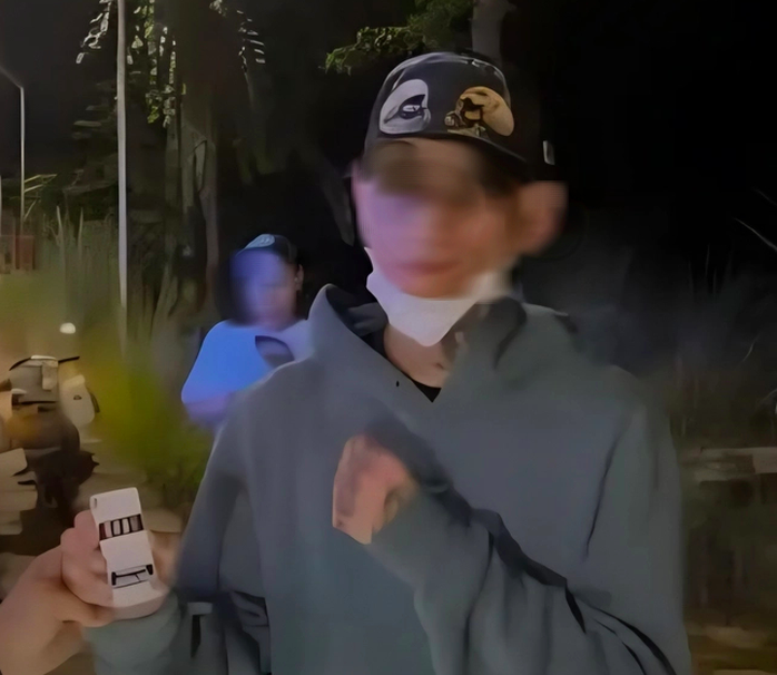 Rapper Bình Gold dương tính ma túy khi lái xe trên cao tốc Nội Bài - Lào Cai - Ảnh 2. Rapper Bình Gold dương tính ma túy khi lái xe trên cao tốc Nội Bài - Lào Cai - Ảnh 2.
