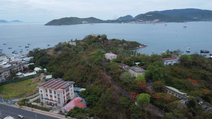 Lầu Bảo Đại sau 11 năm hoang phế ra sao?  - Ảnh 1.