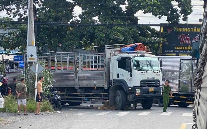 Tai nạn giao thông nghiêm trọng ở TP HCM khiến một phụ nữ tử vong tại chỗ - Ảnh 1. Tai nạn giao thông nghiêm trọng ở TP HCM khiến một phụ nữ tử vong tại chỗ - Ảnh 1.