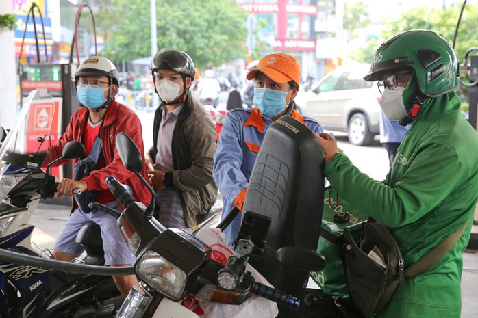 Giá xăng dầu giảm - Ảnh 1.