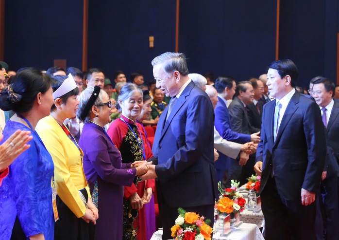 Tổng Bí thư Tô Lâm dự gặp mặt người có công, nhân chứng lịch sử tiêu biểu- Ảnh 1. Tổng Bí thư Tô Lâm dự gặp mặt người có công, nhân chứng lịch sử tiêu biểu- Ảnh 1.