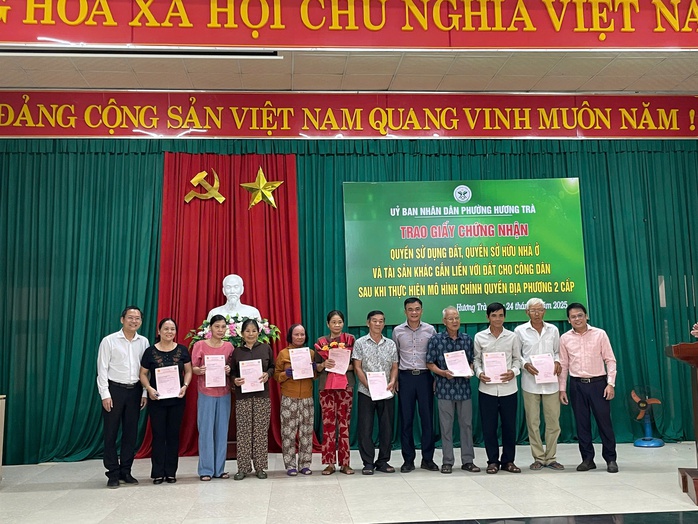 Một trong những phường đầu tiên của Đà Nẵng trực tiếp cấp sổ đỏ cho dân - Ảnh 3. Một trong những phường đầu tiên của Đà Nẵng trực tiếp cấp sổ đỏ cho dân - Ảnh 3.
