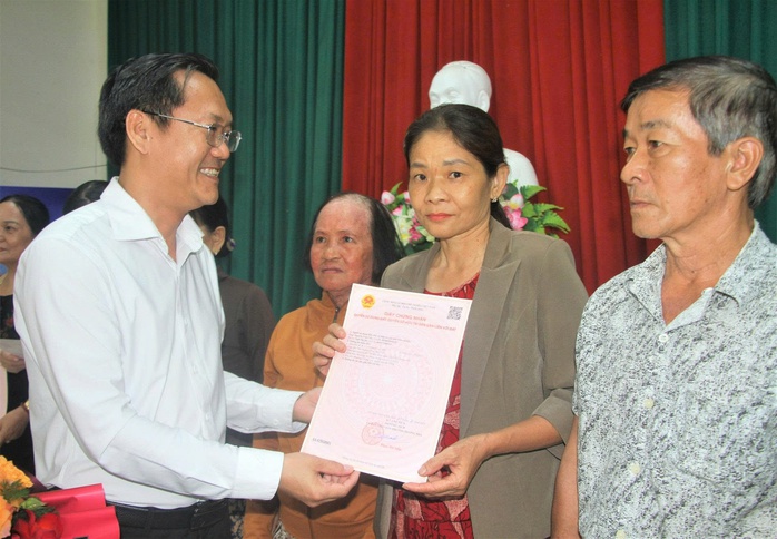 Một trong những phường đầu tiên của Đà Nẵng trực tiếp cấp sổ đỏ cho dân - Ảnh 1. Một trong những phường đầu tiên của Đà Nẵng trực tiếp cấp sổ đỏ cho dân - Ảnh 1.