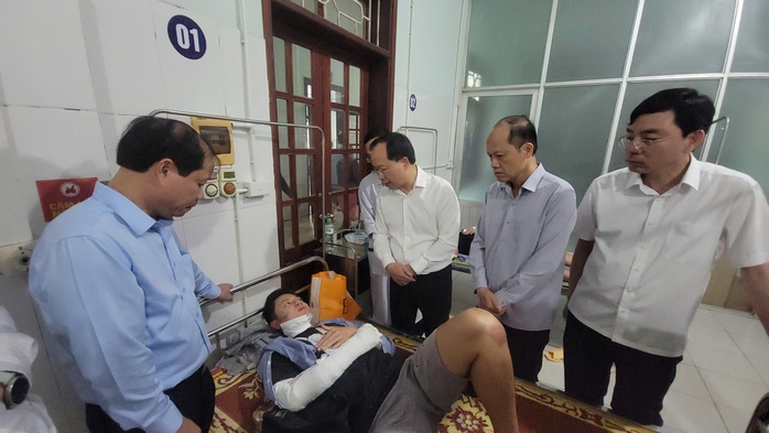 Nạn nhân vụ xe khách lật ở Hà Tĩnh: “Khung cảnh lúc đó rất hỗn loạn và kinh hoàng”- Ảnh 3. Nạn nhân vụ xe khách lật ở Hà Tĩnh: “Khung cảnh lúc đó rất hỗn loạn và kinh hoàng”- Ảnh 3.