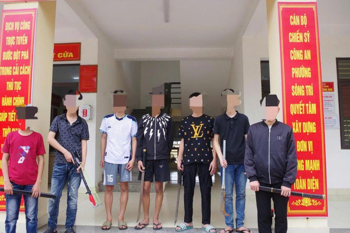 Hẹn giải quyết mâu thuẫn trên mạng xã hội bằng…súng, kiếm- Ảnh 1. Hẹn giải quyết mâu thuẫn trên mạng xã hội bằng…súng, kiếm- Ảnh 1.