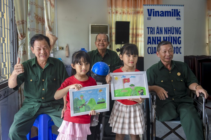 Vinamilk “viết tiếp câu chuyện hòa bình” bằng tranh và hành động- Ảnh 2.