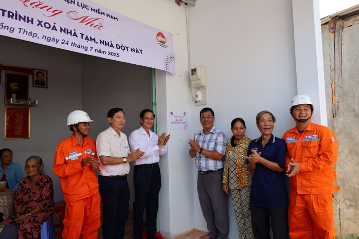 EVNSPC hoàn thành chương trình hỗ trợ xóa nhà tạm, nhà dột nát tại các tỉnh phía Nam- Ảnh 4.