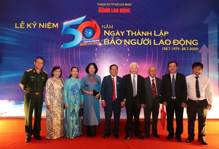 Khai mạc triển lãm ảnh kỷ niệm 50 năm Báo Người Lao Động- Ảnh 2.