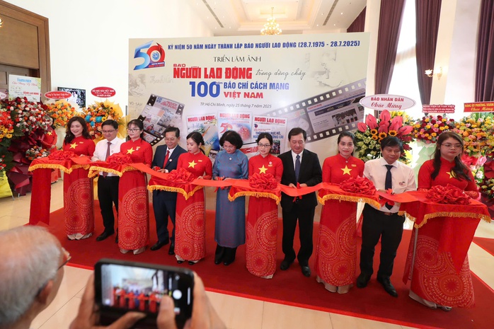 Khai mạc triển lãm ảnh kỷ niệm 50 năm Báo Người Lao Động- Ảnh 5.