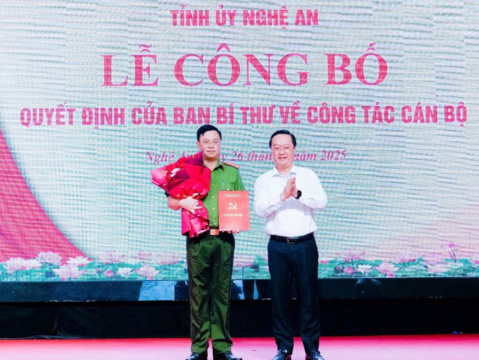 Công bố quyết định của Ban Bí thư về công tác cán bộ tại tỉnh Nghệ An- Ảnh 1.