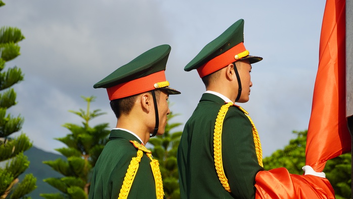 Thiêng liêng lễ chào cờ tại Đặc khu Côn Đảo sáng 26-7- Ảnh 4.