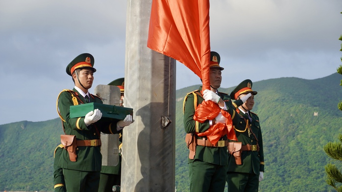 Thiêng liêng lễ chào cờ tại Đặc khu Côn Đảo sáng 26-7- Ảnh 5.