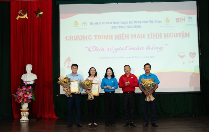 Đoàn viên - lao động tình nguyện hiến máu giúp khắc phục tình trạng thiếu máu điều trị- Ảnh 2.