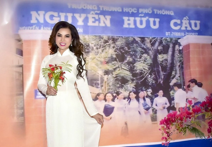 Hoa hậu Kim Hồng tái ngộ bạn cũ sau 40 năm- Ảnh 1.