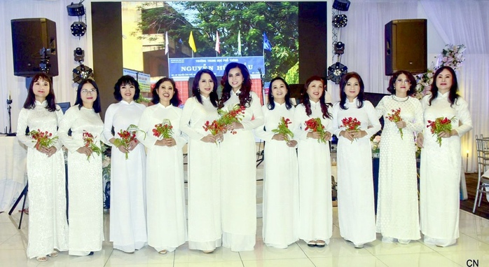 Hoa hậu Kim Hồng tái ngộ bạn cũ sau 40 năm- Ảnh 5.