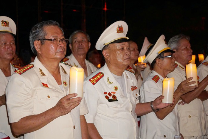 "Bản hùng ca bất diệt" tại Đà Nẵng: Khúc tráng ca tri ân các anh hùng liệt sĩ- Ảnh 3. "Bản hùng ca bất diệt" tại Đà Nẵng: Khúc tráng ca tri ân các anh hùng liệt sĩ- Ảnh 3.