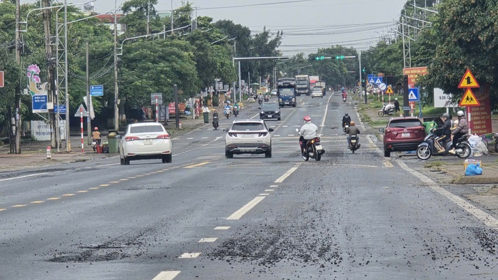 Quốc lộ 19 vừa làm đã nát bét, địa phương cương quyết không nhận bàn giao- Ảnh 1.