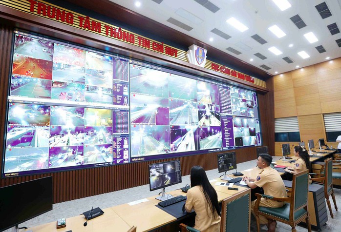 Sắp tới, người tham gia giao thông chỉ cần mang căn cước - Ảnh 1. Sắp tới, người tham gia giao thông chỉ cần mang căn cước - Ảnh 1.