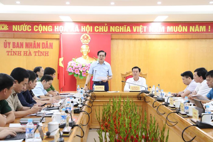 Chủ tịch UBND tỉnh Hà Tĩnh yêu cầu xử lý nghiêm cá nhân, tổ chức liên quan đến vụ lật xe khách- Ảnh 1. Chủ tịch UBND tỉnh Hà Tĩnh yêu cầu xử lý nghiêm cá nhân, tổ chức liên quan đến vụ lật xe khách- Ảnh 1.