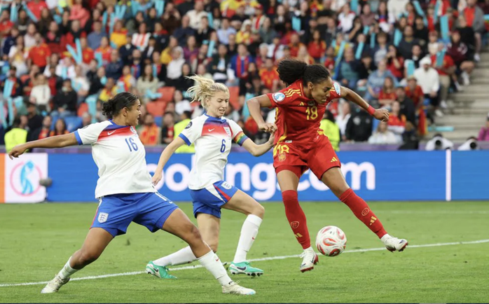 Euro 2025: Thắng Tây Ban Nha ở loạt 11 m, tuyển Anh nghẹt thở bảo vệ ngôi Hậu- Ảnh 3. Euro 2025: Thắng Tây Ban Nha ở loạt 11 m, tuyển Anh nghẹt thở bảo vệ ngôi Hậu- Ảnh 3.