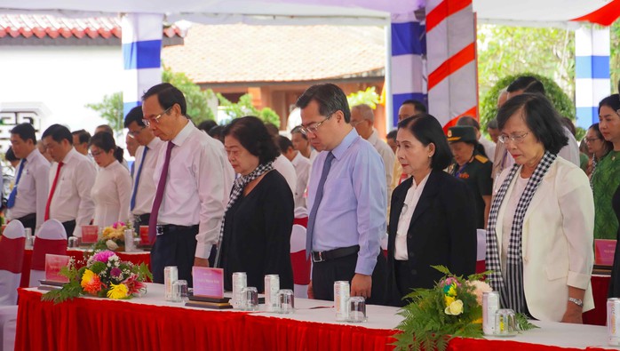 TP HCM trang trọng tổ chức Lễ giỗ Anh hùng liệt sĩ, người dân yêu nước tại Côn Đảo- Ảnh 2. TP HCM trang trọng tổ chức Lễ giỗ Anh hùng liệt sĩ, người dân yêu nước tại Côn Đảo- Ảnh 2.