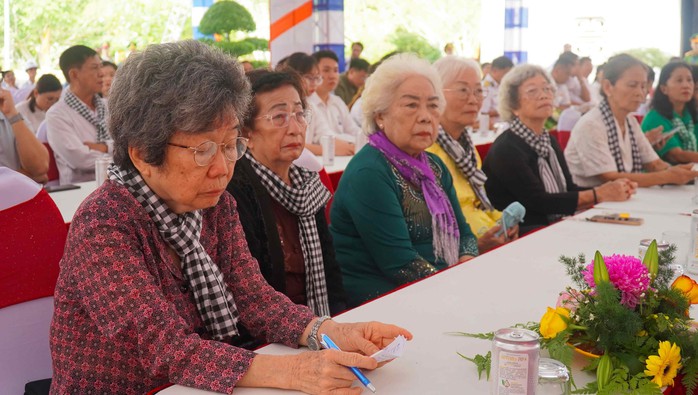 TP HCM trang trọng tổ chức Lễ giỗ Anh hùng liệt sĩ, người dân yêu nước tại Côn Đảo- Ảnh 3. TP HCM trang trọng tổ chức Lễ giỗ Anh hùng liệt sĩ, người dân yêu nước tại Côn Đảo- Ảnh 3.