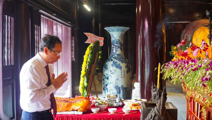 TP HCM trang trọng tổ chức Lễ giỗ Anh hùng liệt sĩ, người dân yêu nước tại Côn Đảo- Ảnh 7. TP HCM trang trọng tổ chức Lễ giỗ Anh hùng liệt sĩ, người dân yêu nước tại Côn Đảo- Ảnh 7.