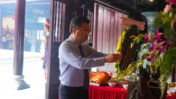 TP HCM trang trọng tổ chức Lễ giỗ Anh hùng liệt sĩ, người dân yêu nước tại Côn Đảo- Ảnh 11. TP HCM trang trọng tổ chức Lễ giỗ Anh hùng liệt sĩ, người dân yêu nước tại Côn Đảo- Ảnh 11.