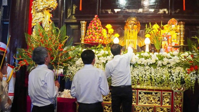 TP HCM trang trọng tổ chức Lễ giỗ Anh hùng liệt sĩ, người dân yêu nước tại Côn Đảo- Ảnh 12. TP HCM trang trọng tổ chức Lễ giỗ Anh hùng liệt sĩ, người dân yêu nước tại Côn Đảo- Ảnh 12.
