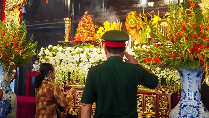 TP HCM trang trọng tổ chức Lễ giỗ Anh hùng liệt sĩ, người dân yêu nước tại Côn Đảo- Ảnh 13. TP HCM trang trọng tổ chức Lễ giỗ Anh hùng liệt sĩ, người dân yêu nước tại Côn Đảo- Ảnh 13.