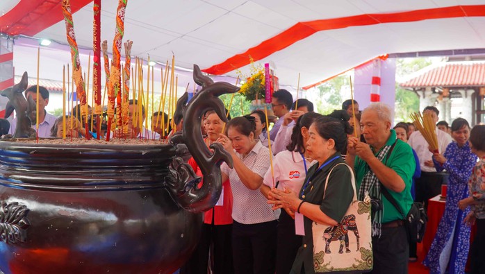 TP HCM trang trọng tổ chức Lễ giỗ Anh hùng liệt sĩ, người dân yêu nước tại Côn Đảo- Ảnh 14. TP HCM trang trọng tổ chức Lễ giỗ Anh hùng liệt sĩ, người dân yêu nước tại Côn Đảo- Ảnh 14.