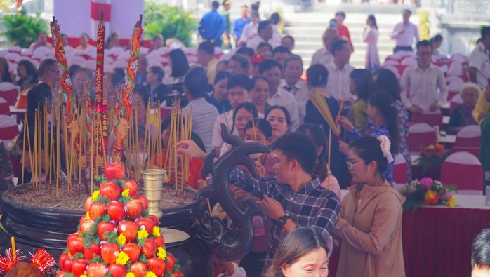 TP HCM trang trọng tổ chức Lễ giỗ Anh hùng liệt sĩ, người dân yêu nước tại Côn Đảo- Ảnh 6. TP HCM trang trọng tổ chức Lễ giỗ Anh hùng liệt sĩ, người dân yêu nước tại Côn Đảo- Ảnh 6.