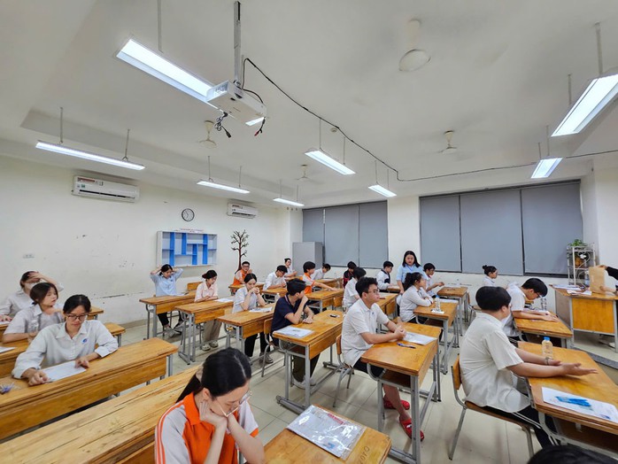 TUYỂN SINH ĐẠI HỌC 2025: Gần 850.000 thí sinh đăng ký xét tuyển- Ảnh 1. TUYỂN SINH ĐẠI HỌC 2025: Gần 850.000 thí sinh đăng ký xét tuyển- Ảnh 1.