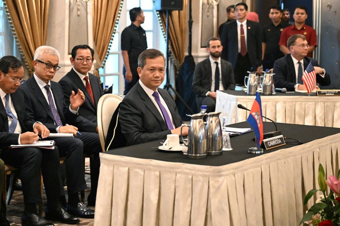 Lãnh đạo Thái Lan và Campuchia đang đàm phán ở Malaysia- Ảnh 2. Lãnh đạo Thái Lan và Campuchia đang đàm phán ở Malaysia- Ảnh 2.