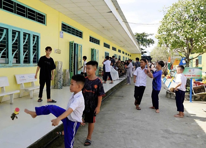 Ngôi trường ấm áp của 175 học sinh mồ côi, trẻ có hoàn cảnh khó khăn - Ảnh 1.