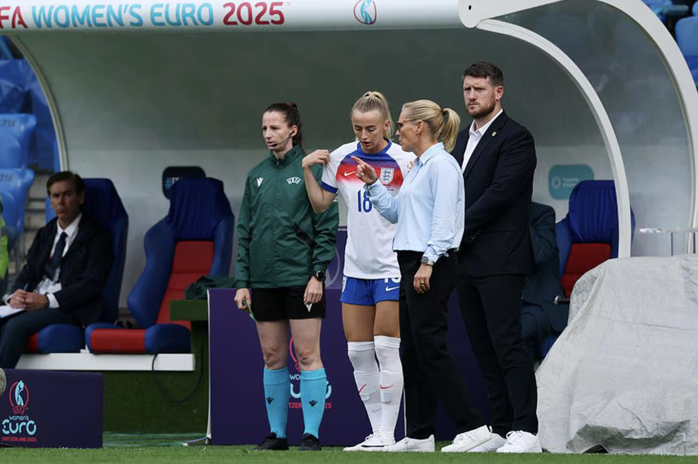 Chloe Kelly: Hành trình từ bóng đá đường phố đến biểu tượng Euro- Ảnh 9. Chloe Kelly: Hành trình từ bóng đá đường phố đến biểu tượng Euro- Ảnh 9.