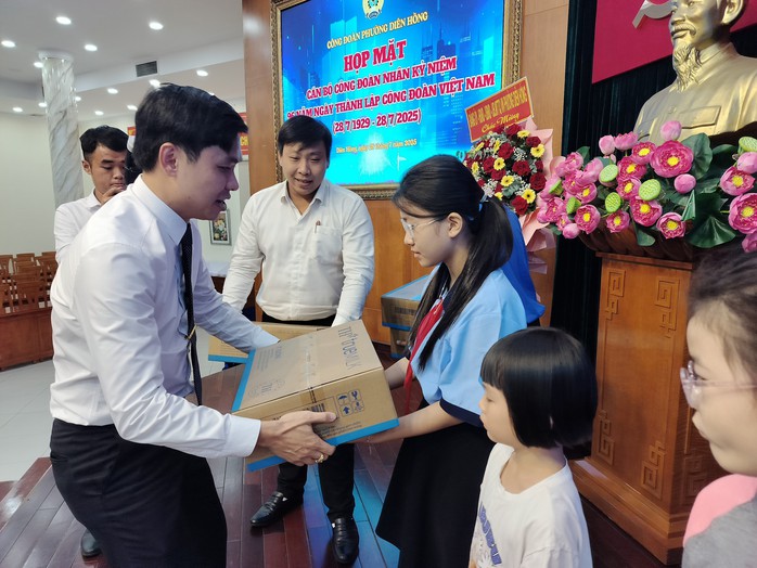 Hàng ngàn công nhân được thưởng thức bữa ăn giữa ca giá trị cao- Ảnh 8.