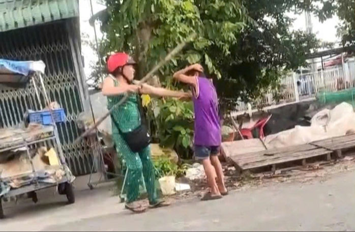 Vụ cô ruột dùng khúc cây đánh cháu: Có thể xử lý tội hình sự- Ảnh 1. Vụ cô ruột dùng khúc cây đánh cháu: Có thể xử lý tội hình sự- Ảnh 1.